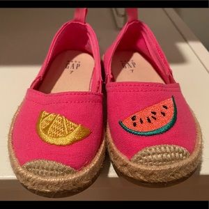 GAP kids Watermelon/Lemon Espadrille Sz 7